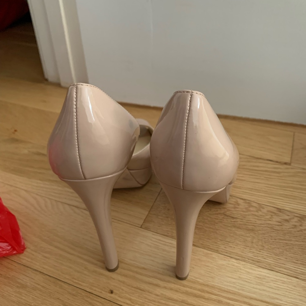 Jessica Simpson platform heels - Picture 2 of 3